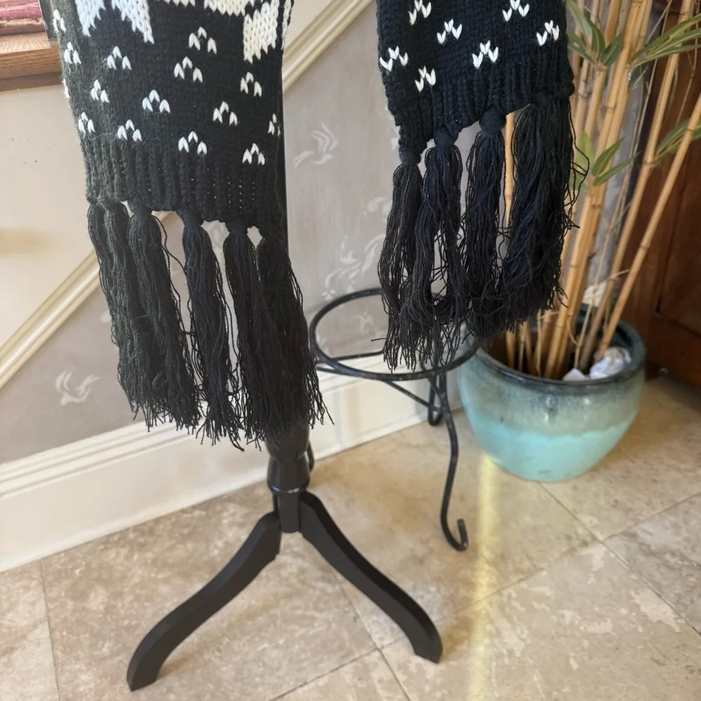 OSFM ladies, long black and white fringe scarf, excellent condition